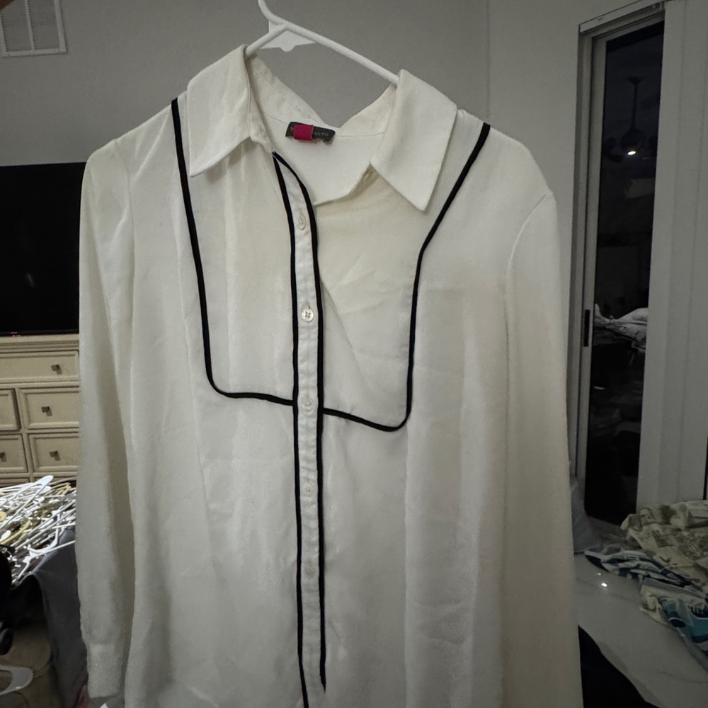 Vince Camuto White and Black Casual Button Down Shirt